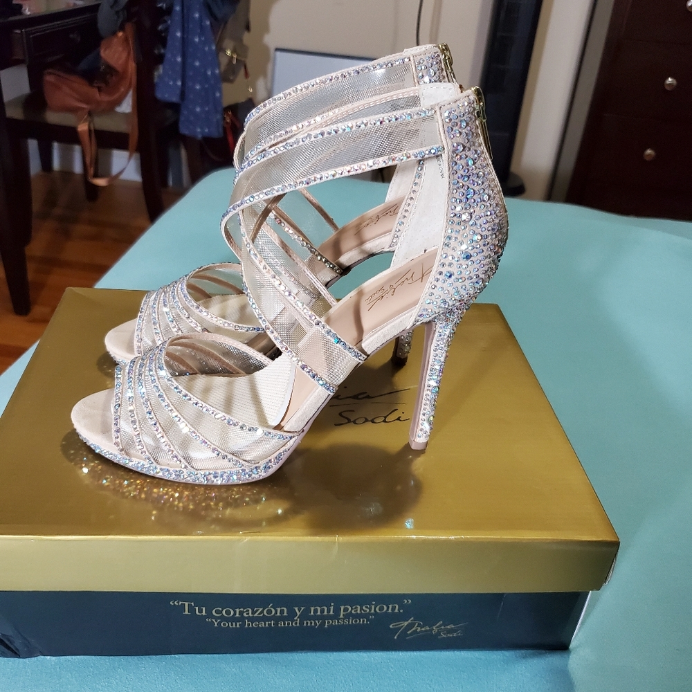 Thalia Peeptoe Ceara Fabric Strappy heels size 8.5
